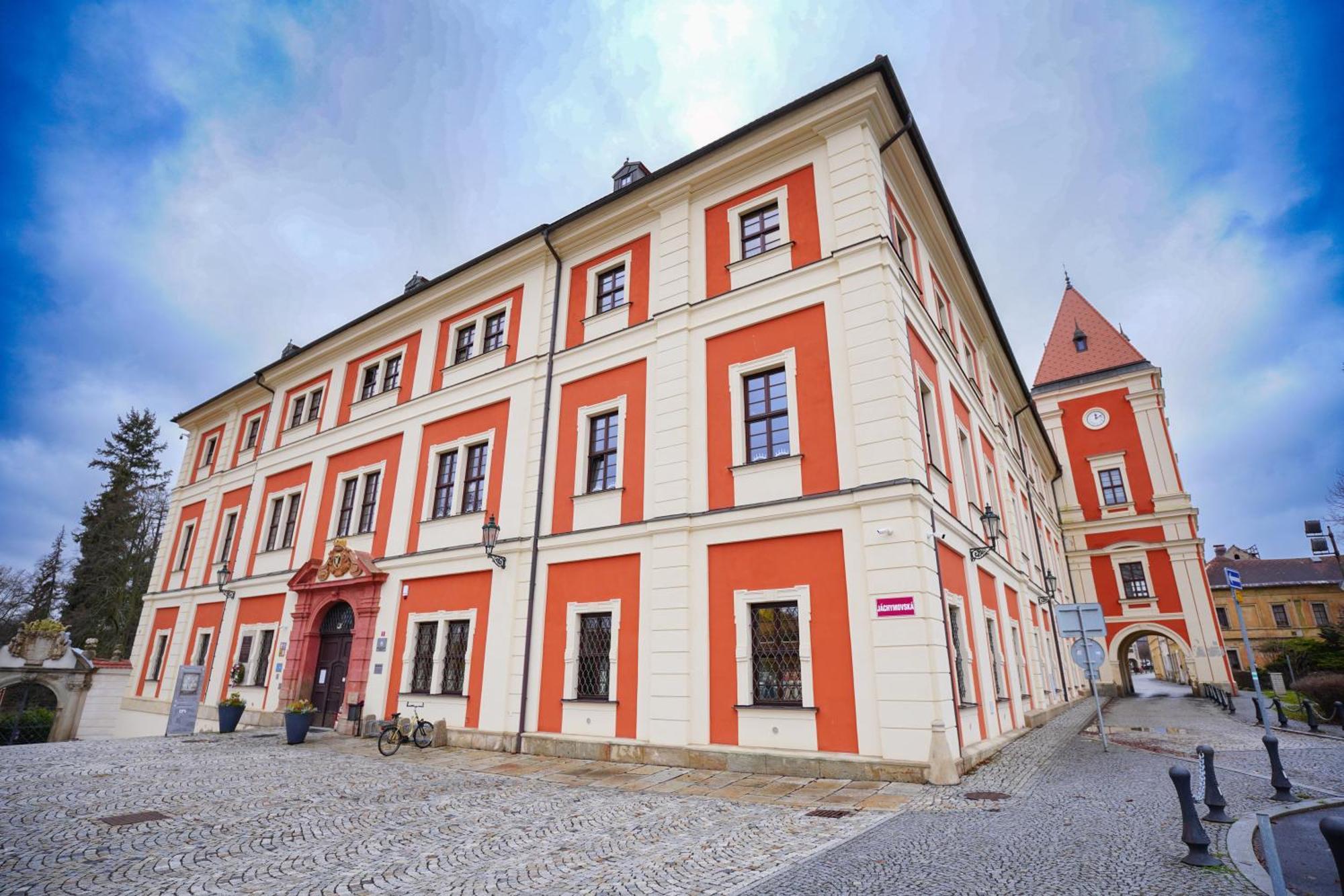 Apartment U Cerneho Orla Karlovy Vary Exterior photo